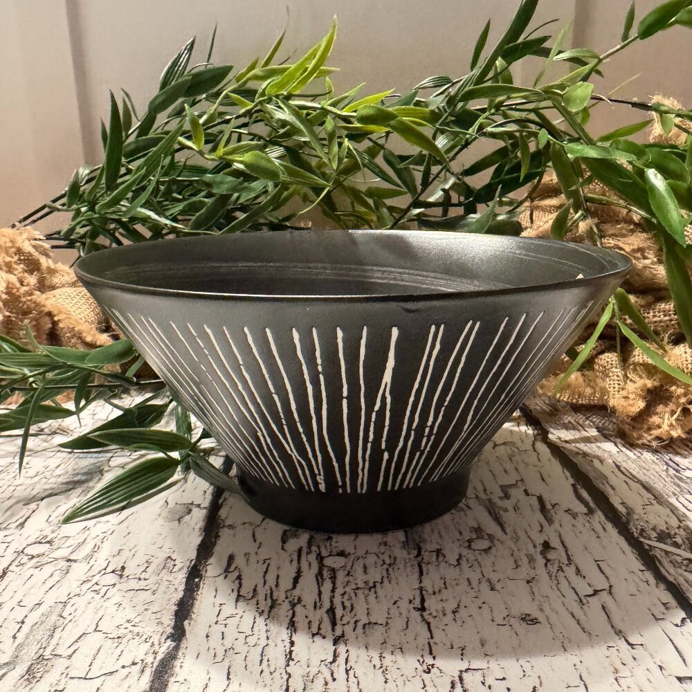 NWOT Set of 2 Japanese Bowls Black White Etching